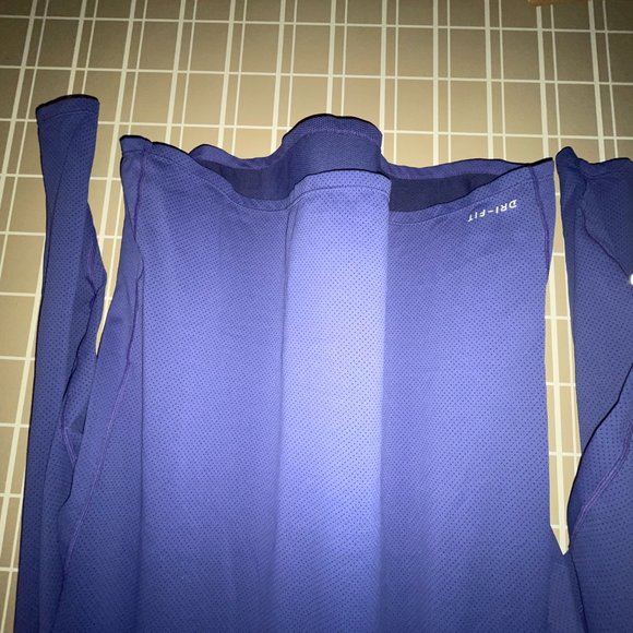 Nike Dri-FIT Men's Long-Sleeve Training T-Shirt (Curved Hem) - Picture 5 of 7